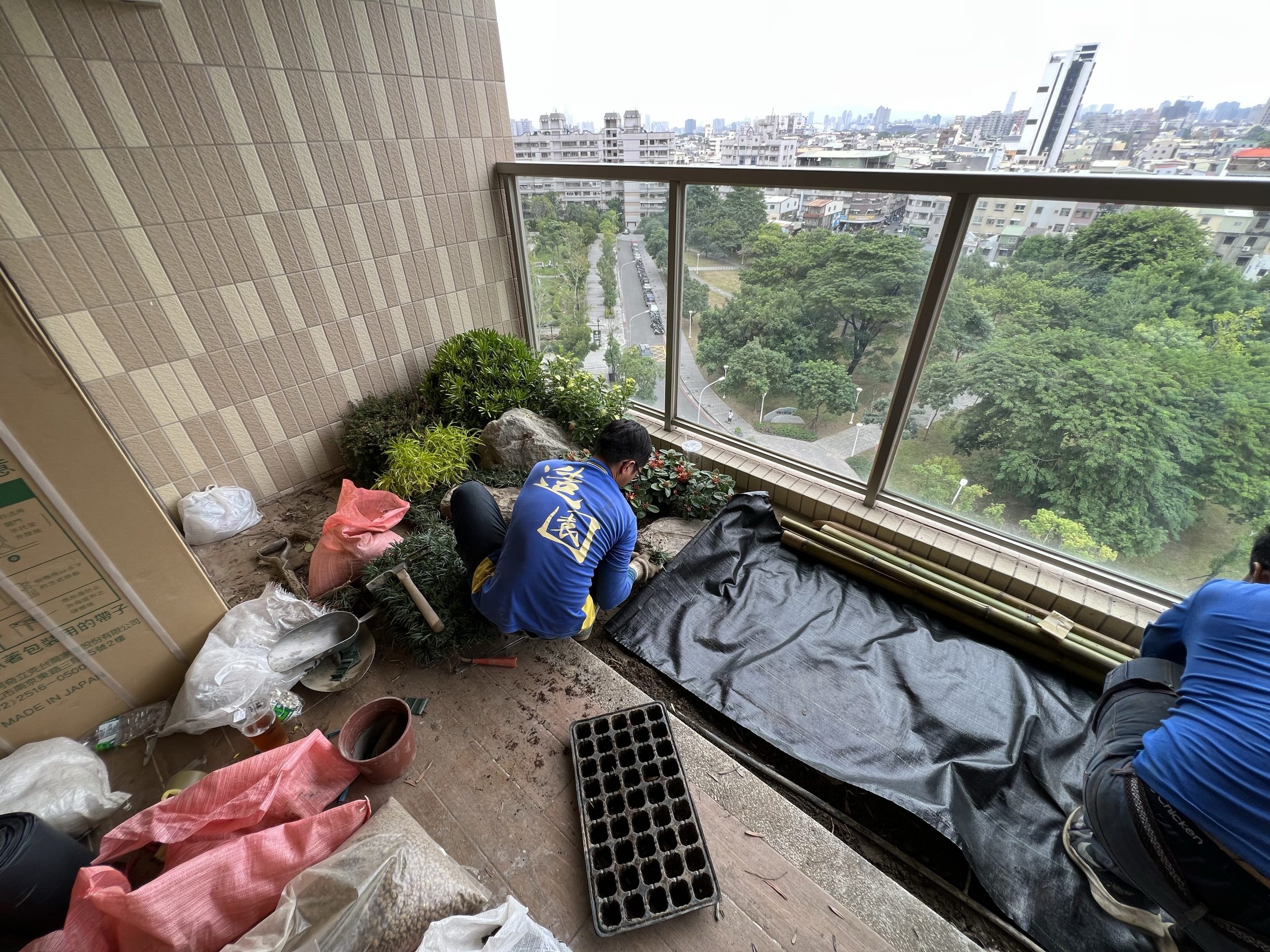 img 7417 [我們的作品]大露台景案-案1024 露台造景