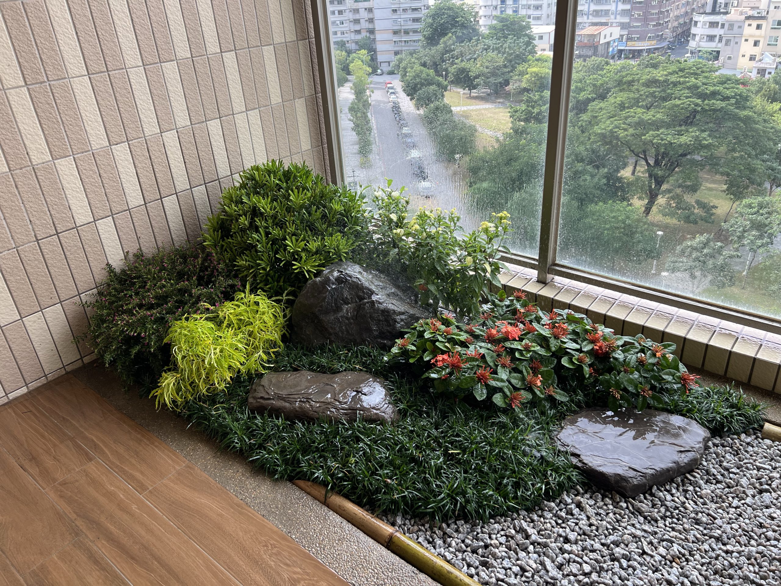 img 7458 [我們的作品]大露台景案-案1024 露台造景