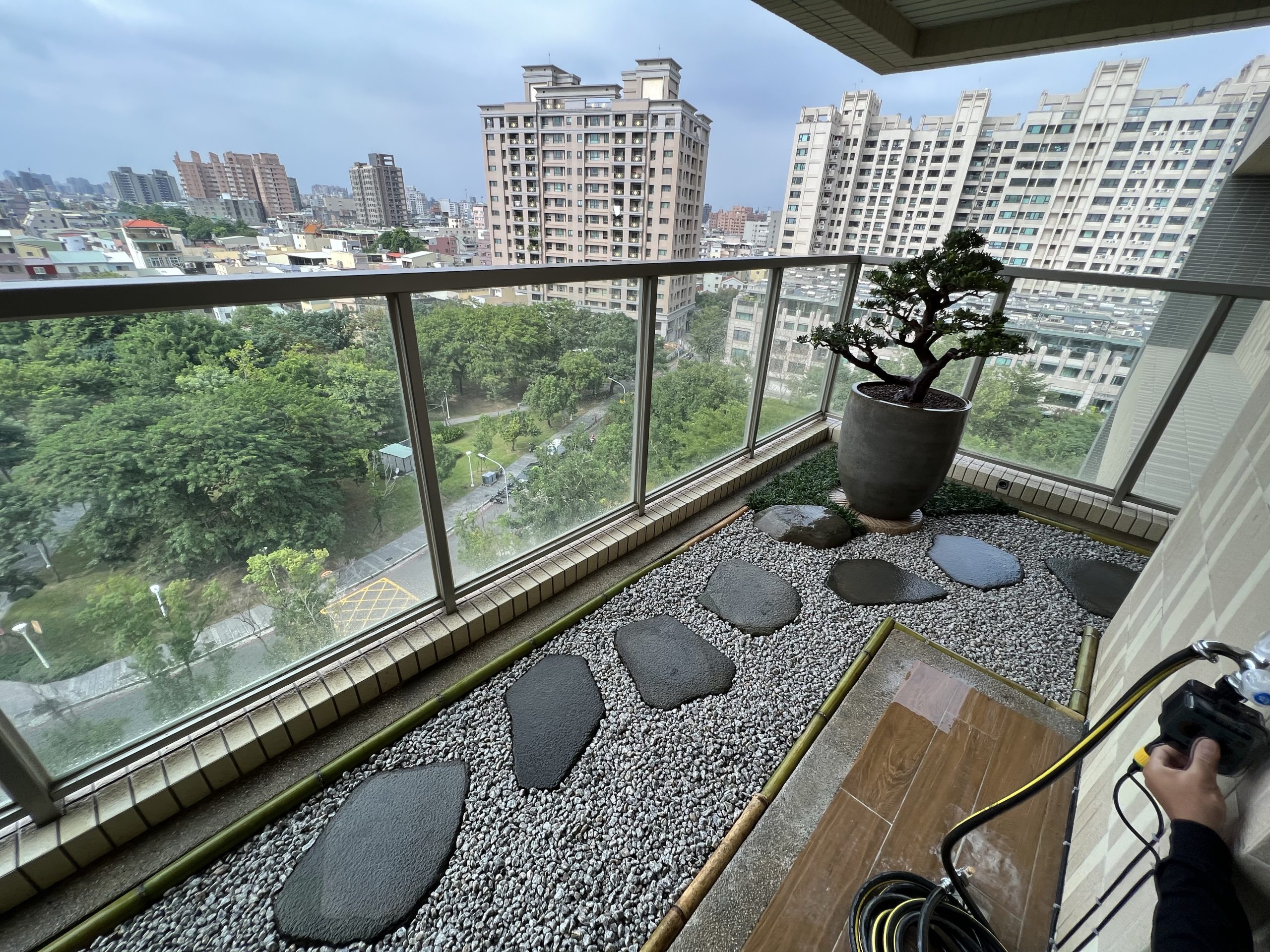 img 7466 [我們的作品]大露台景案-案1024 露台造景